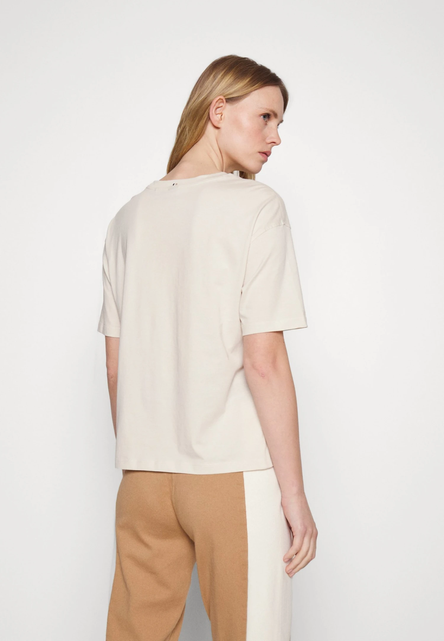 Boss Evarsy Sport - Print T-Shirt - Open White 5 Boss Evarsy Sport - Print T-Shirt - Open White - Image 3