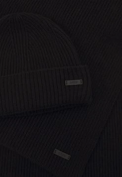 Boss Fantastico Unisex Set - Scarf - Black -Boss Shop 24767b16010b4d919bb52b6a11a60682