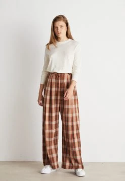 Boss Fanikasa - Jumper - Open White -Boss Shop dc31fb05edb64f2590390d2b722fe099